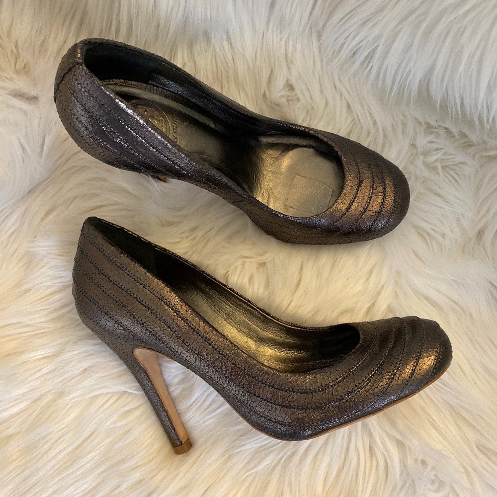 tory burch metallic pumps